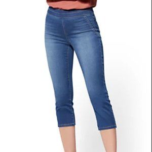 New York & Company Capris Denim Medium Wash